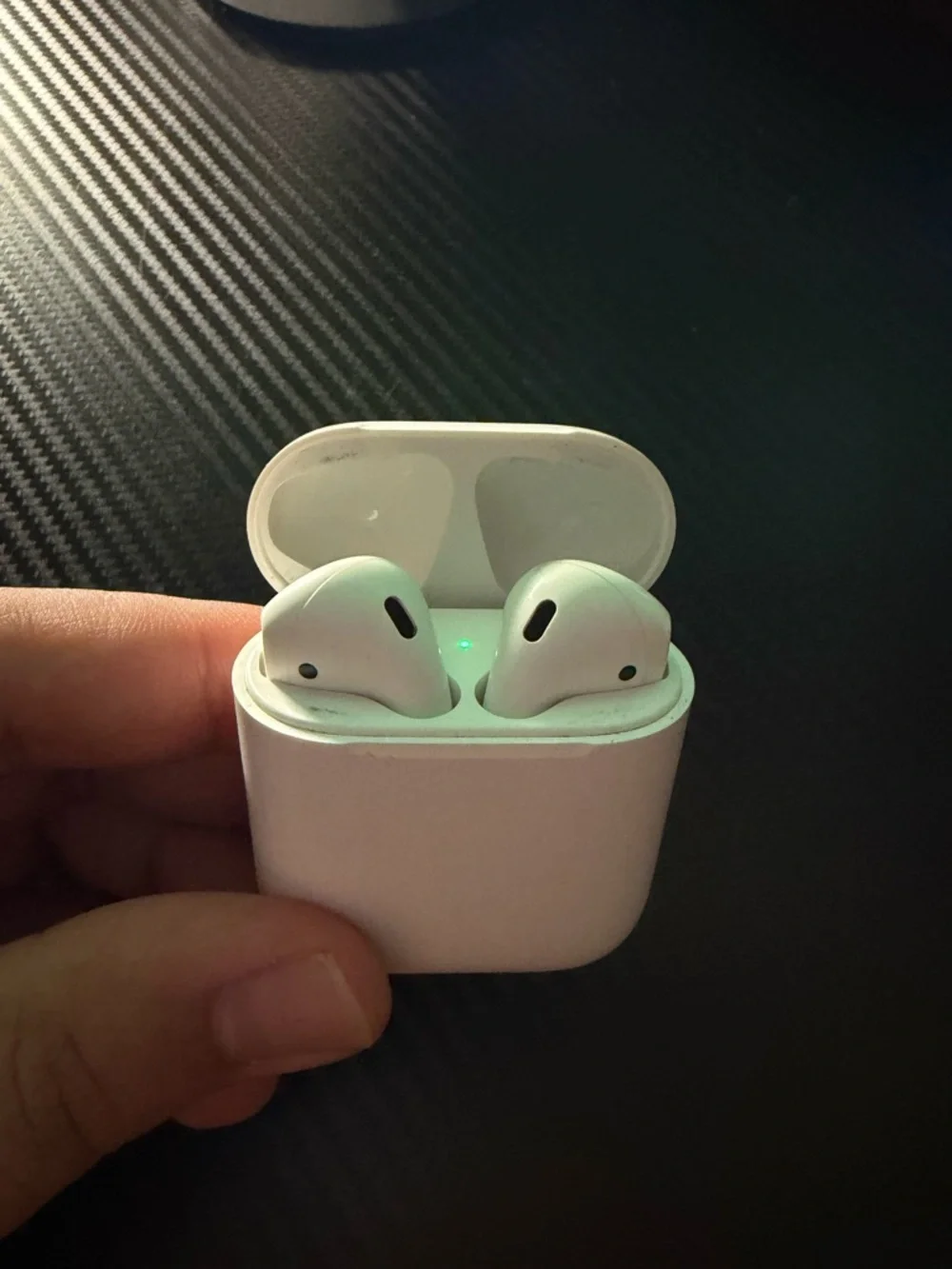 Apple White Wireless Earbuds Charging Case